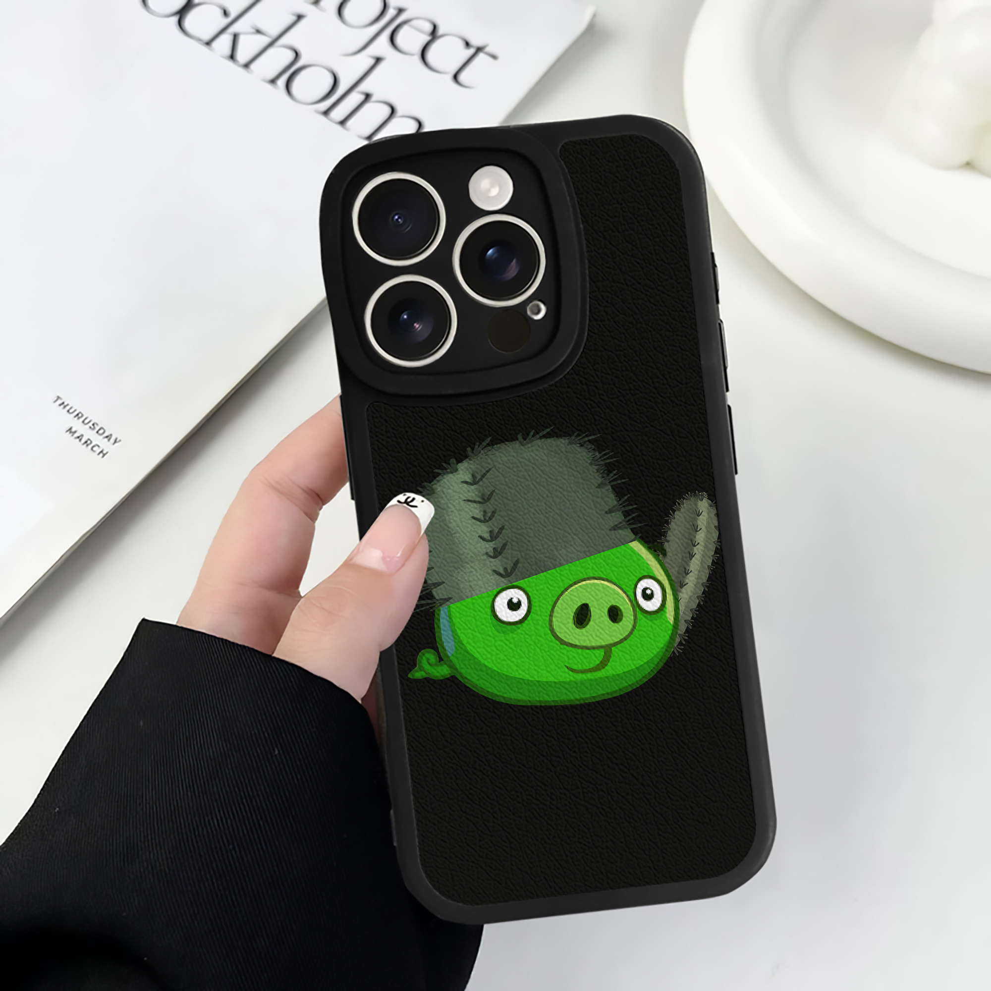 （画像用） Angry Birds アングリーバード 【iPhone 16シリーズ対応】シリコンスマホケース（レザー調） 材質：シリコン